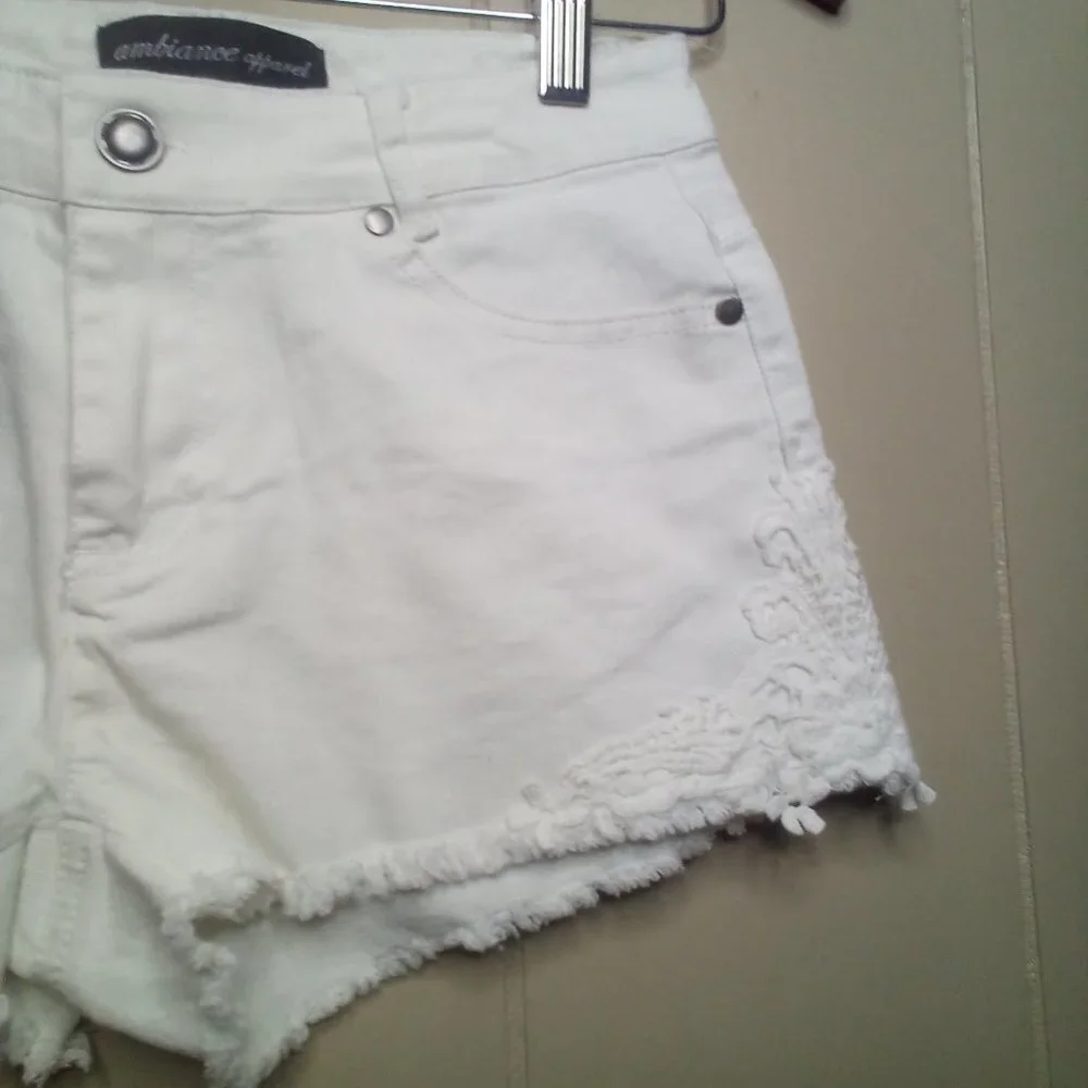 Ambiance Apparel Denim Shorts S Embroidered Raw Hem White